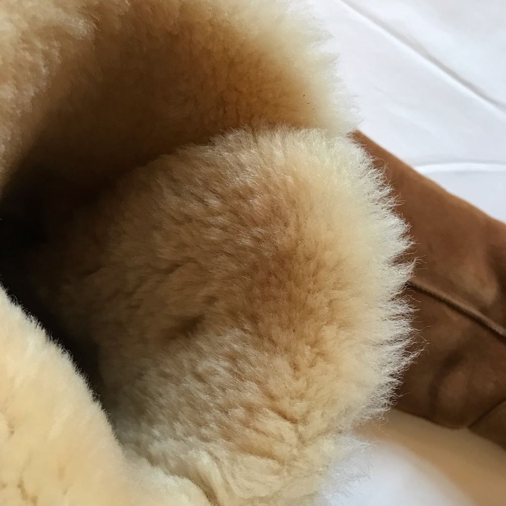 Ugg Bailey Three Button Boot - Picture 3 of 3